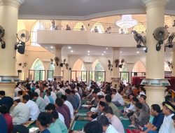 Semarak Idul Adha 2023 pasca pandemi berakhir Warga Villa Rizki Ilhami Bojong Nangka Kelapa Dua Tangerang menunaikan sholat Idul Adha di Masjid Khoirurroziqin Kamis 29 Juni 2023.